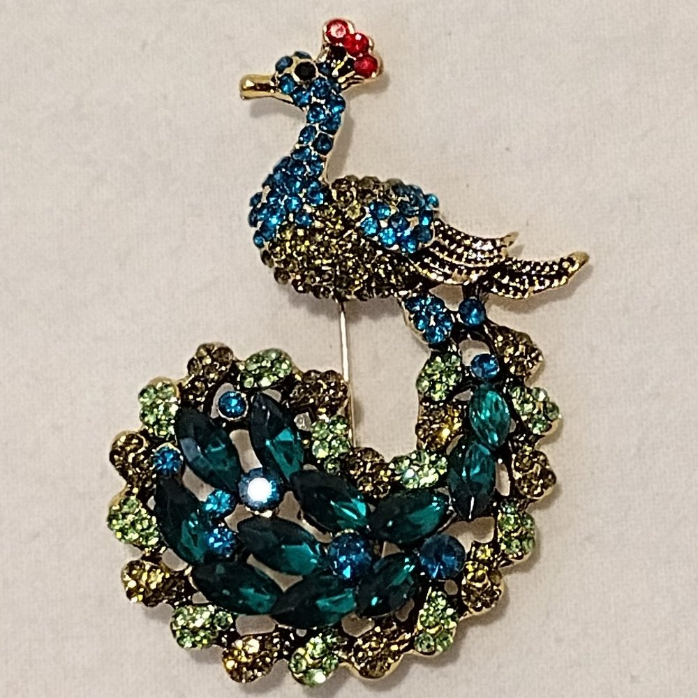 ✨ Peacock pin
